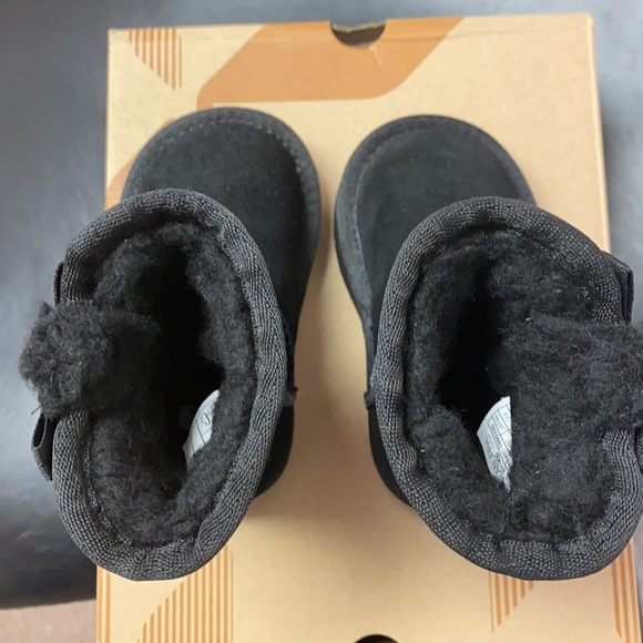 BNWTs Girls Koolaburra by UGG Short Boot. Size 5 - Picture 9 of 16